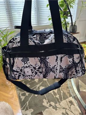 lululemon athletica | Bags | Lululemon Yoga Duffle Bag | Poshmark
